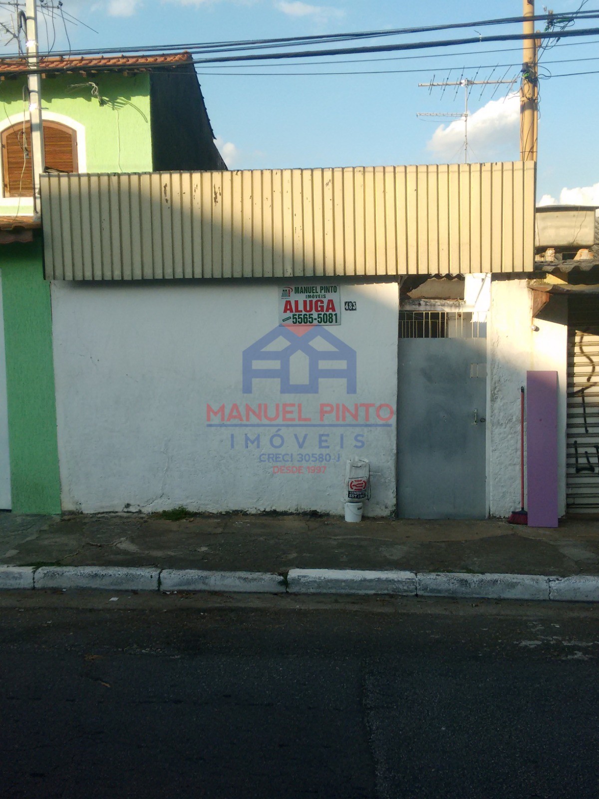 Terreno com 374m com 4 construções