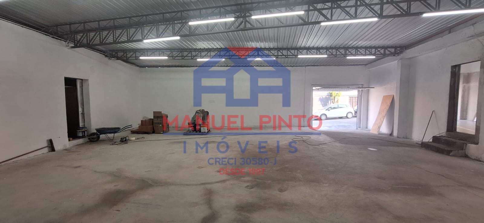 Terreno com 374m com 4 construções