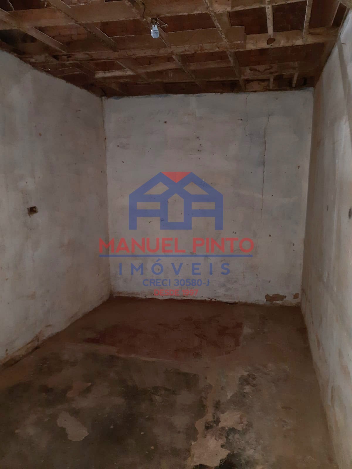 Terreno com 374m com 4 construções