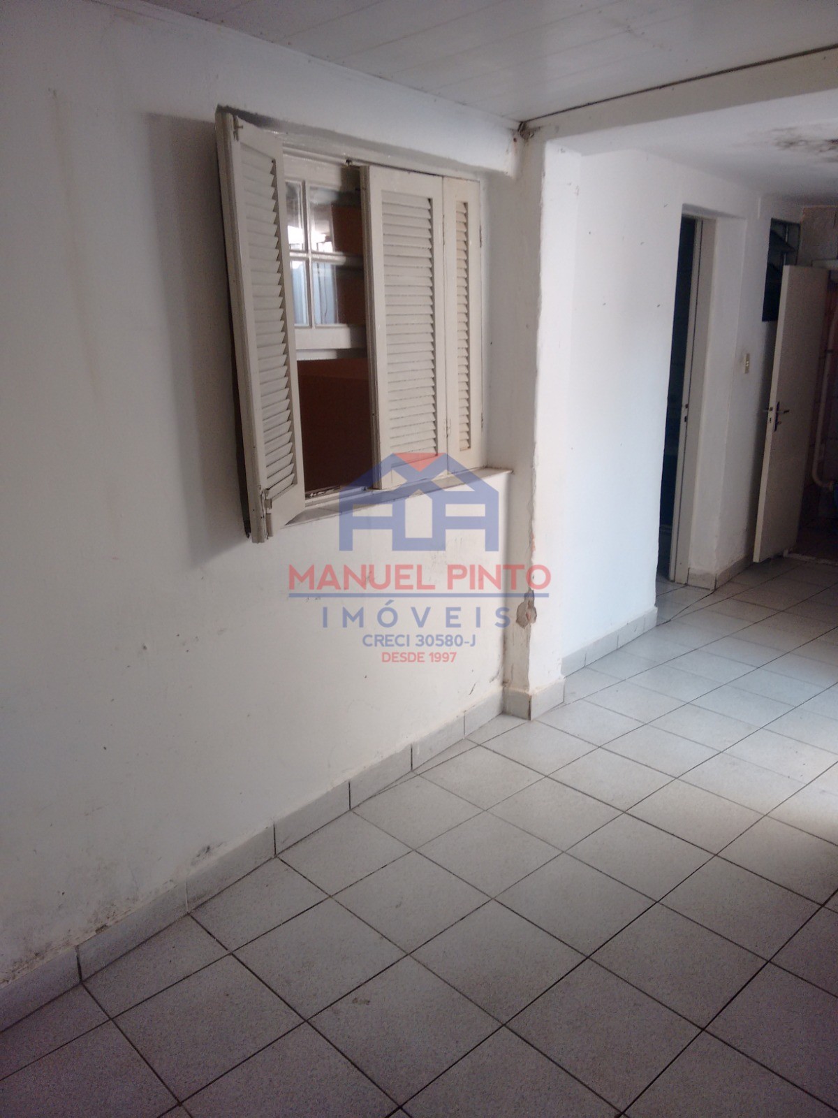 Terreno com 374m com 4 construções