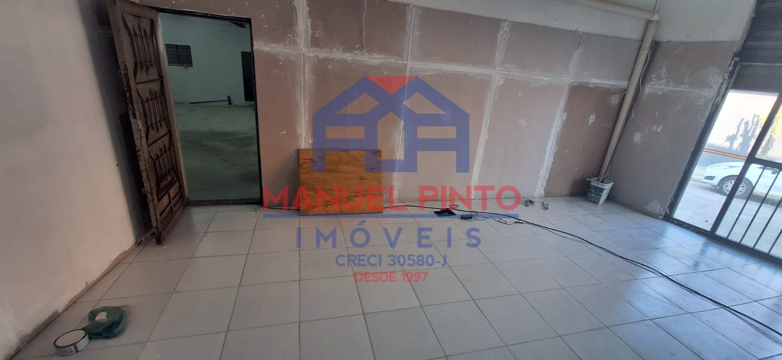 Terreno com 374m com 4 construções